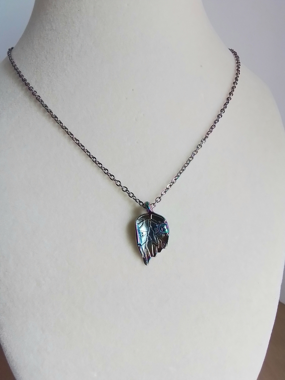 Iridescent Leaf Pendant Necklace - Women Jewelry